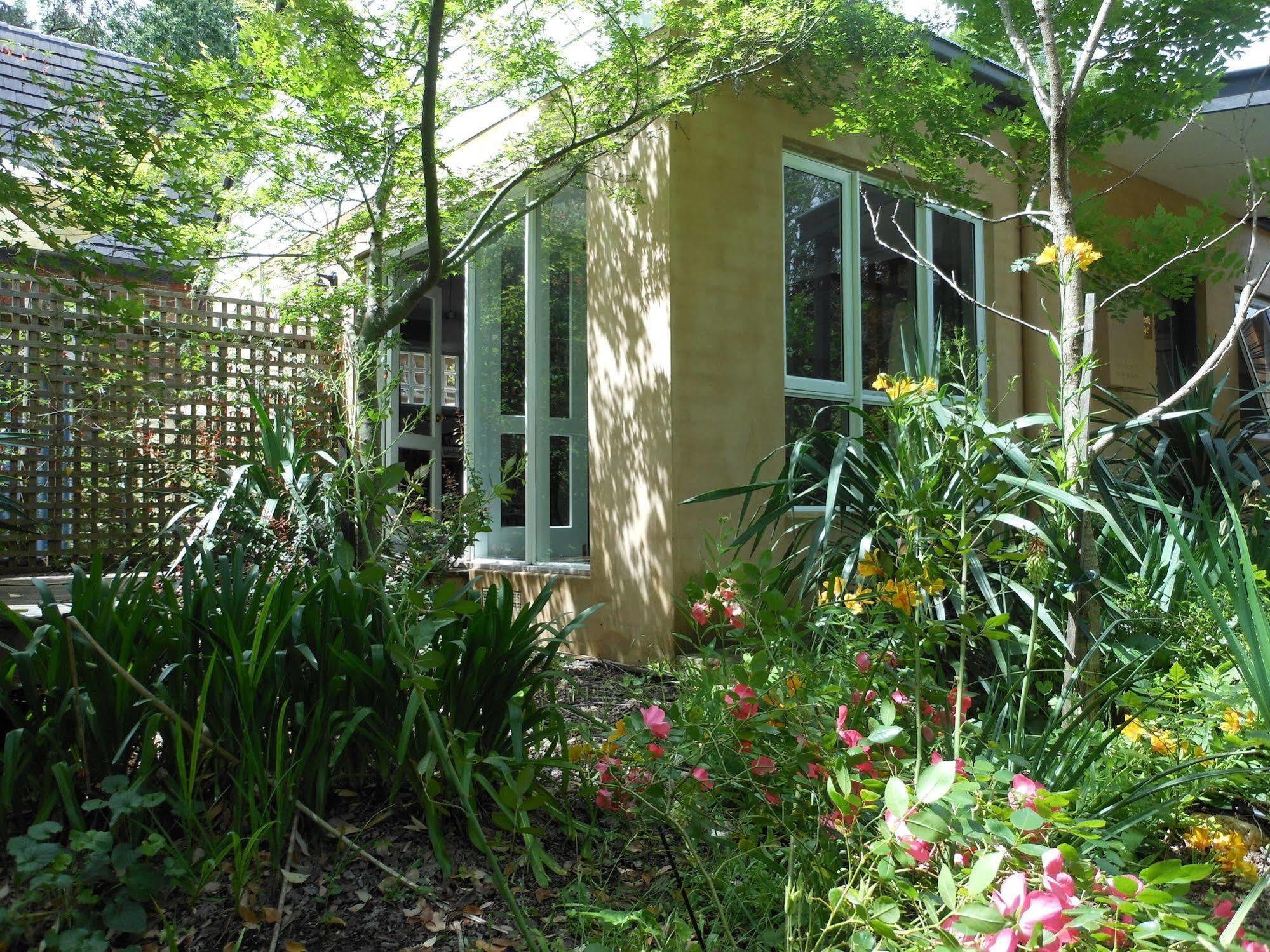 Merrimeet Cottages Bright Exterior photo